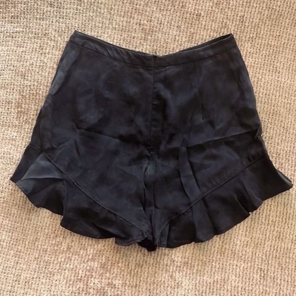 The Jetset Diaries Twilight High Waisted Ruffle Bottom Shorts in Black Size XS - Picture 3 of 8